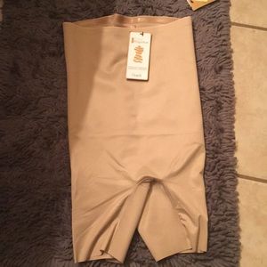 Never worn Chantelle shaper!!